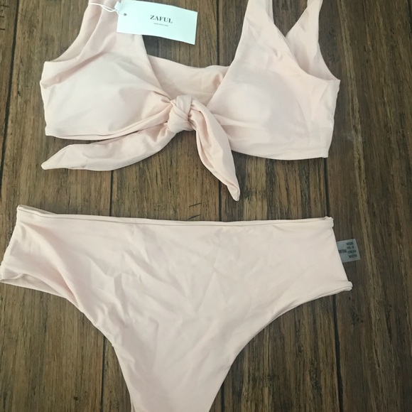 Front knot padded bikini set - Picture 2 of 2